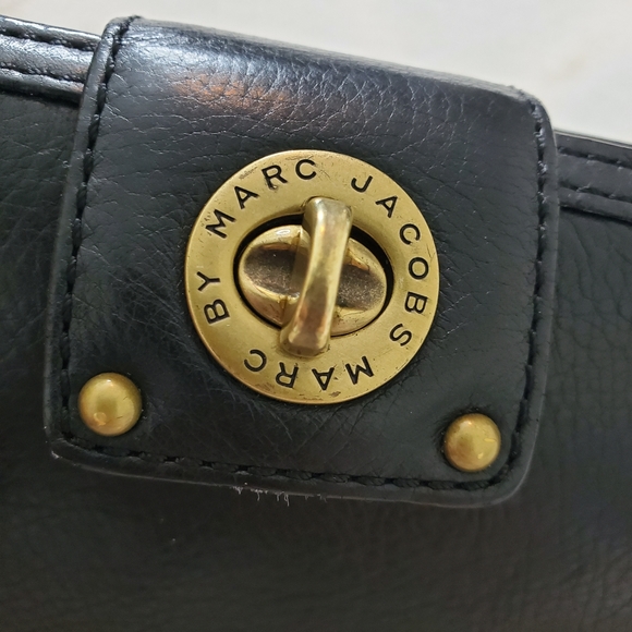 Marc by Marc Jacobs Totally Turn Lock Leather Wallet - Picture 2 of 16